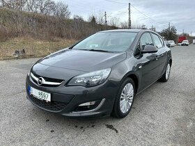 Opel Astra J 1,6, 2013, tažné zařízení, 17" kola