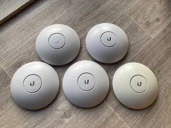 Sada 5x UniFi UAP-AC-LR – Výkonné Wi-Fi přístupové body