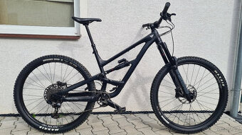 YT Capra 29, Vzduch. tlumiče RockShox, SRAM NX 1x12, Rám L