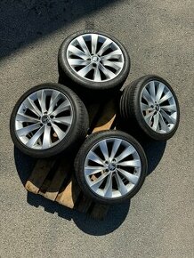 Originál Volkswagen kola18 včetně pneumatik Dunlop