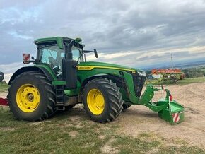 Kolový traktor John Deere 8R410