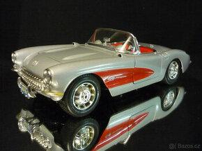 Chevrolet Corvette 1957 stříbrný Bburago 1/18 - 1