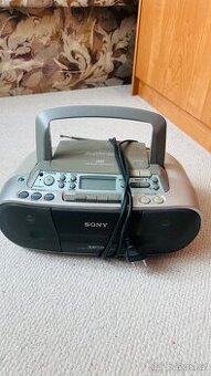 Přenosné rádio s cd - mp3 a tape sony cfd-s03cp - zamluveno