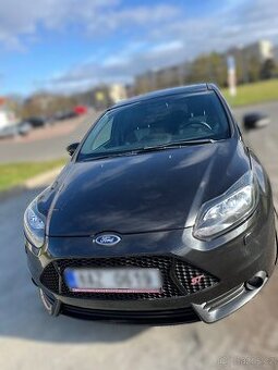 Sportovní vůz FORD FOCUS ST - 2000/183kW