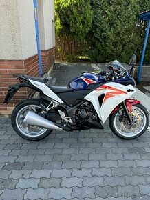 Honda CBR 250r - 1