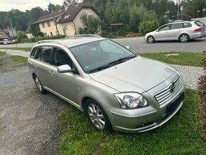 Toyota Avensis combi 2,0 D-4D 85 KW r.v. 2003 .