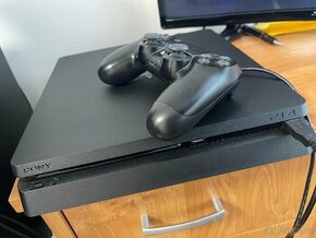 PS4 slim + 4 hry