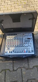 mixážní pult Behringer Xenyx QX1832USBN