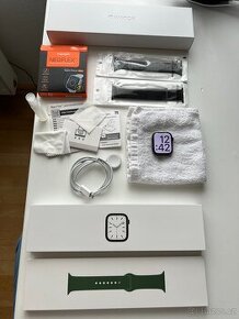 Apple Watch Series 7 45mm - Zánovní stav 