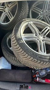 255/40R19 celoroční na Audi A8 - 1