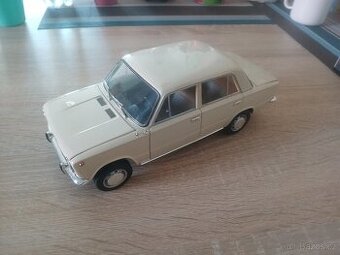 Lada 1200  Vaz 2101 ziguli 1:18  IST