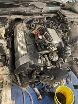 Motor BMW E39 523i m52 b25 singlvanos 125kw