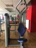 Fitness stroj lat pulldown