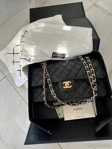 Chanel medium flap bag