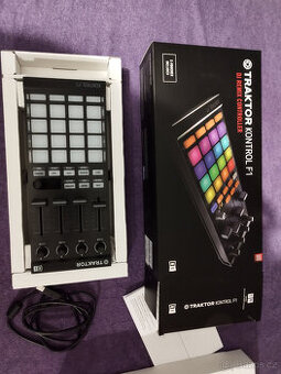 Traktor Scratch A6 + kontroler F1