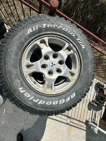 Predám pneu + disky 235/85R16 - 1