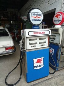 Starrý benzinový stojan TOKHEIM USA, 1962 Mobilgas, double