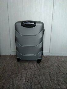Cestovní kufr skořepina na kolečkách