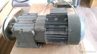 Prodám motor SEW 0,37 kW/400V s převodovkou - 1