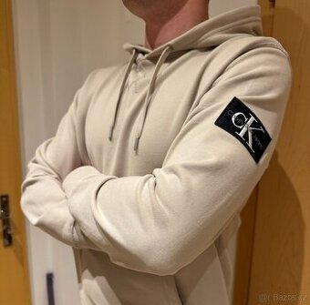 Calvin Klein Badge pánská mikina s kapucí