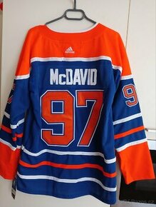 Dres NHL Connora McDavida z Edmontonu Oilers