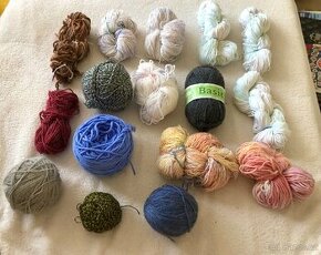 Set vlny na pletení v různých barvách - 1