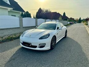 Porsche Panamera 3.6i 220kw 2011,