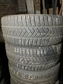 Zimní pneu 2x225/45 R18 Pirelli