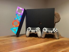 PS4 PRO 1TB, dva ovladače, přepastováno, TOP STAV