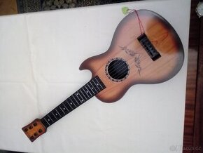 Akustická kytara UKULELE