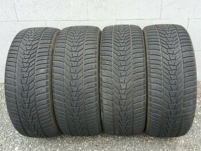 Pěkné zimní pneu Hankook 235/40/19 vzorek 7mm