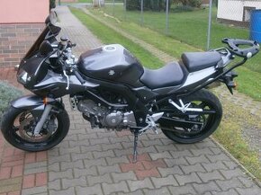 prodám náhradní díly na SUZUKI SV 650 S Rok 2010