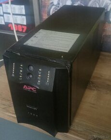 APC Smart-UPS 1000 VA UPS ... Včetně baterií