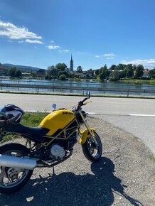 Ducati Monster 750