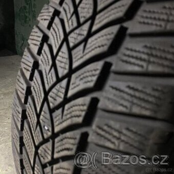 Zimní pneu 225/40 R19 93W Goodyear 7mm