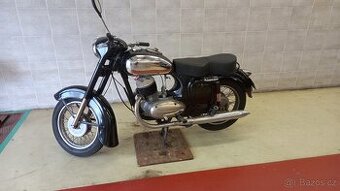 Jawa 250 Kyvačka