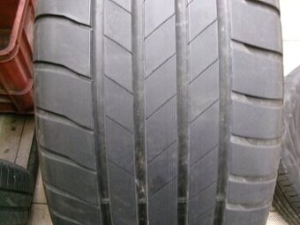 215/55 R17 BRIDGESTONE (4,5-5mm) č.15437