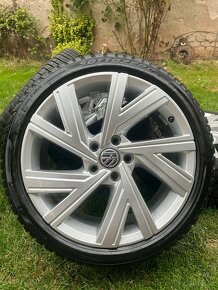 Zimní pneu 225/40/18 5x112 bergamo golf 8 r18