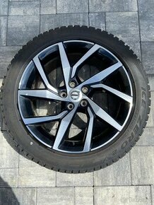 Sada zimních pneu Pirelli 235/45R18 včetně disků Volvo 5x108
