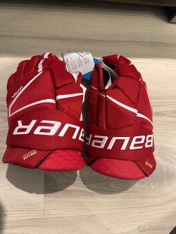 Predám hokejové rukavice Bauer Vapor Hyperlite 13” 14” red