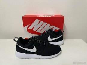 Nike Roshe One Black White - 1