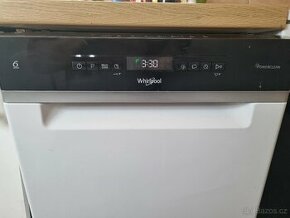 Úzká myčka Whirlpool WSFO 3034 PF bílá