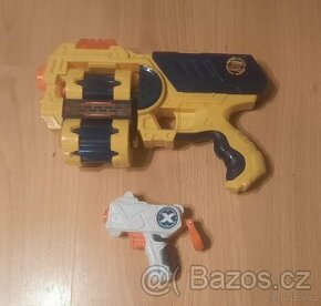 2x pistole nerf + 60x naboje