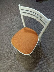 Dřevěné židle s čalouněním
