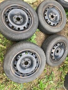 Plechové disky 15” 5x100 a zimní pneu 195/55/R15 Barum