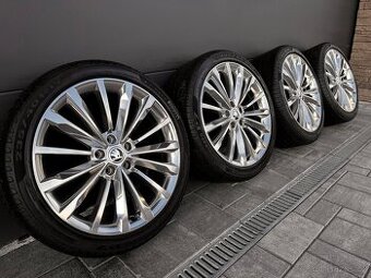 Originál Škoda Superb 235/40 r19 Pirelli