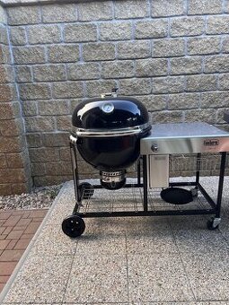 Gril Weber na dřevěné uhlí ø 61 cm, Summit Kamado S6