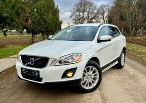 VOLVO XC60 2.4 D4 MOMENTUM MANUÁL