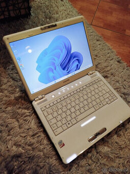 W11, bila toshiba 13,3 lcd, intel SSD - 1