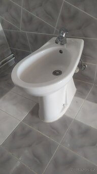 Bidet s pákovou baterií